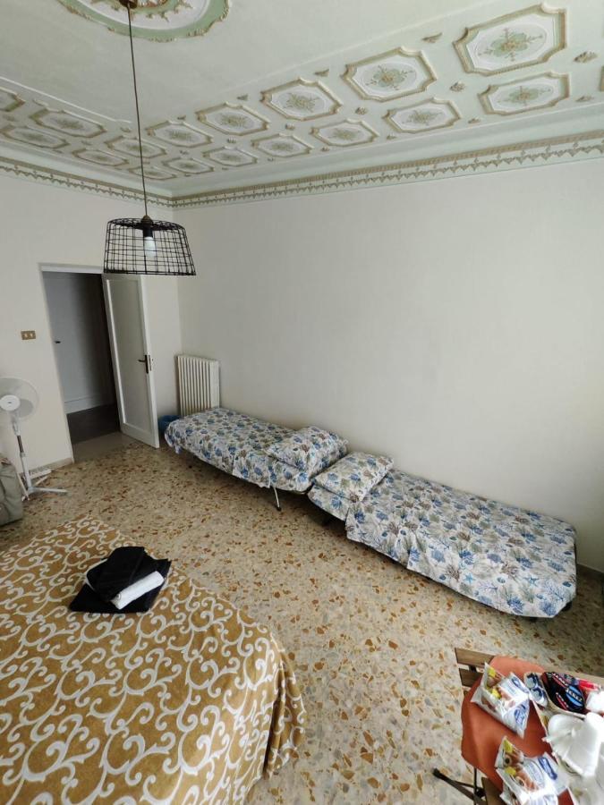 Imperial Room Трані Екстер'єр фото